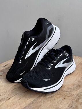 Brooks Ghost 15 Shoes Womens Size 8 Black White Running Sneakers Comfort